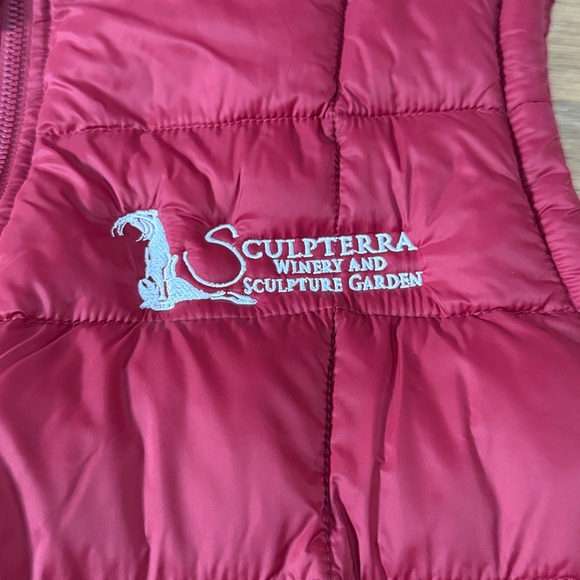 NWOT Burgundy Sherpa Lined Puffer Vest - Size Large - Picture 2 of 4